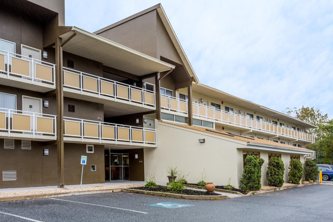 Days Inn By Wyndham Harrisburg North Exterior foto